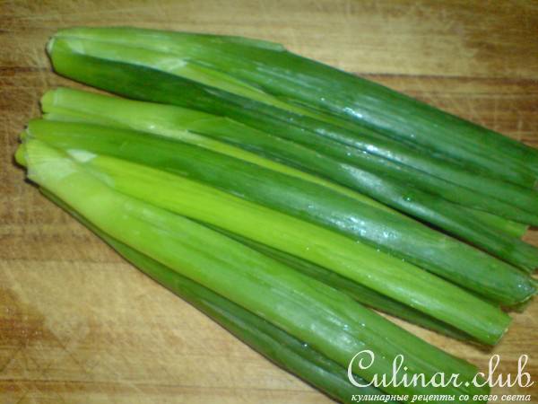 Салат из спаржи,стручков горошка и рыбы