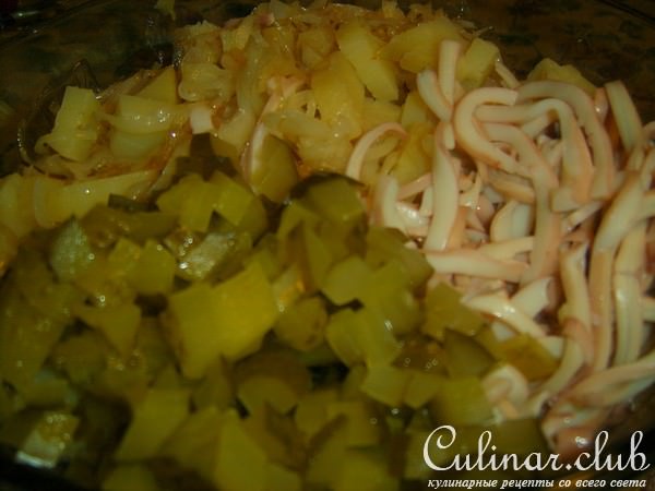 Салат из кальмаров, картофеля и соленых огурцов