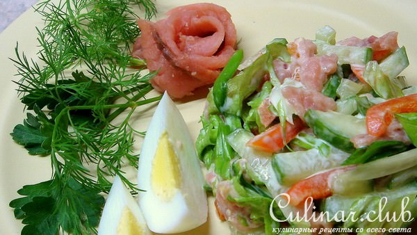 салат с копченой горбушей