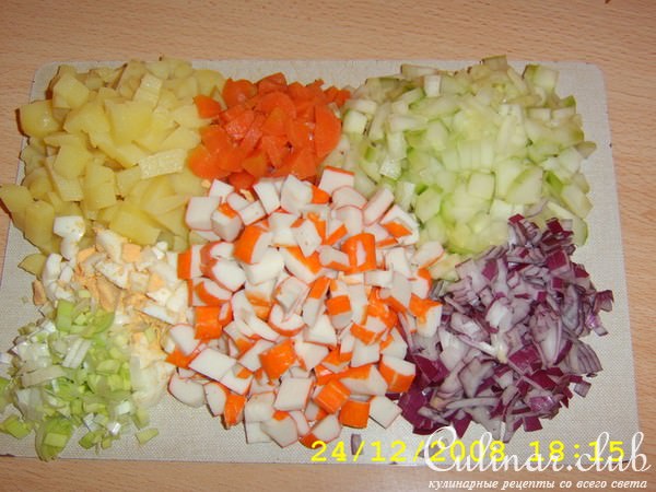 Салат с рыбой и крабовыми палочками