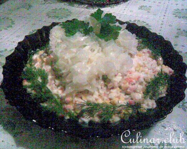 Постный салат с грибами и крабовыми палочками