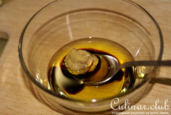 Салат с запеченным перцем и копченной рыбой
