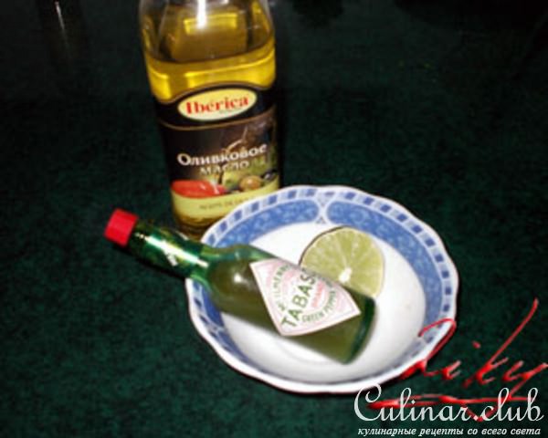 Салат из креветок и манго