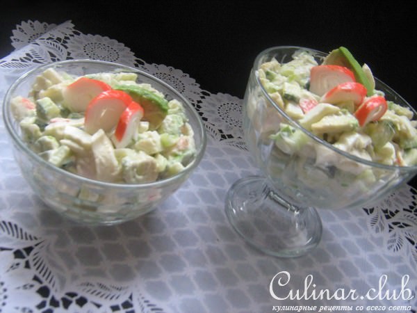 Салат из копчёного кальмара с авокадо.(Вариант)
