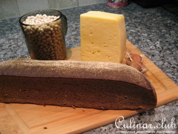 Фасолевый салат с хлебом