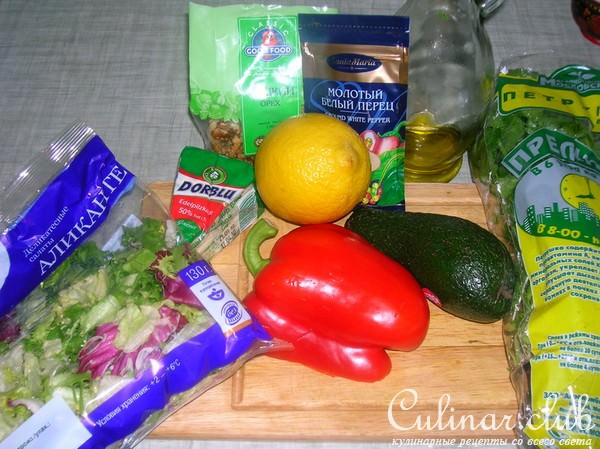 Сырный салат с авокадо, сладким перцем и грецкими орехами