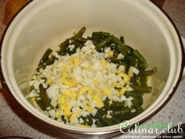 Салат с макаронами и зеленой фасолью