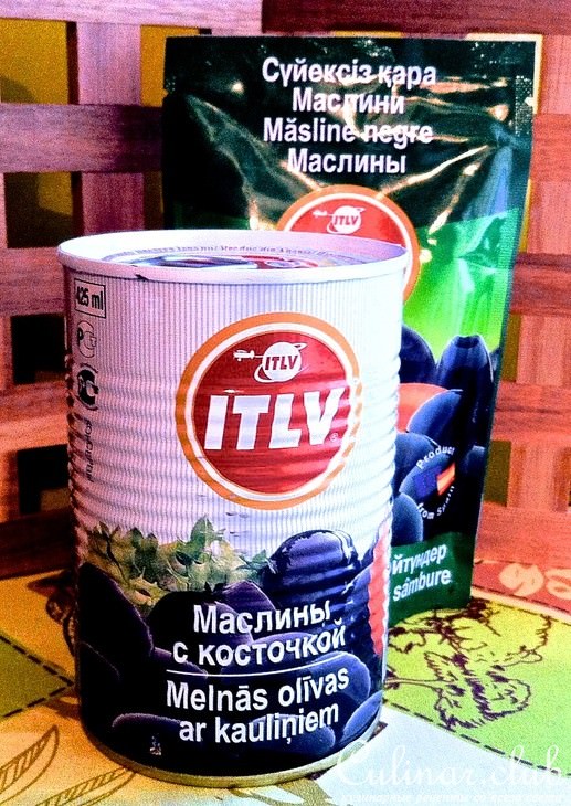 Жареный сыр с салатом из фасоли и маслин (haloumi saganaki)
