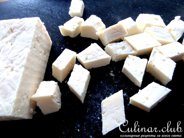 Тёплый салат из кабачков с брынзой