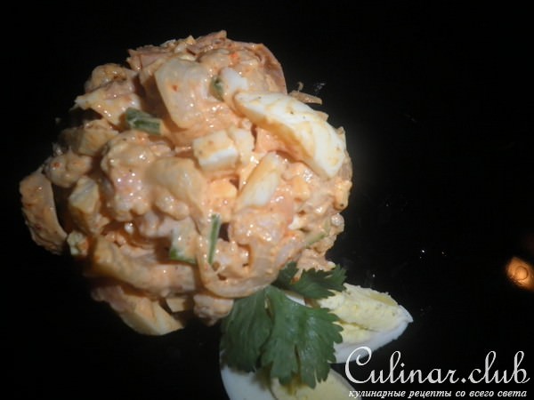 Салат с цветной капустой и яйцами