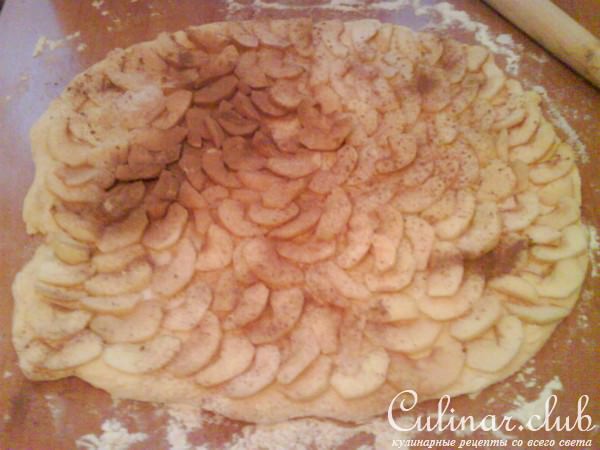 Штрудель с яблоками и корицей