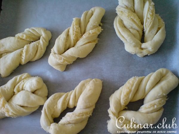 Лимонные витые булочки с кокосовой начинкой