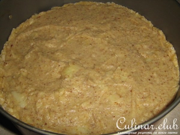 Яблочный пирог с миндальным кремом.