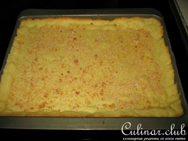 Пирог с яблоками, ревенем и ванильным кремом.