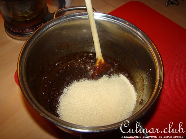 Воздушный пирог с черносливом и миндалем