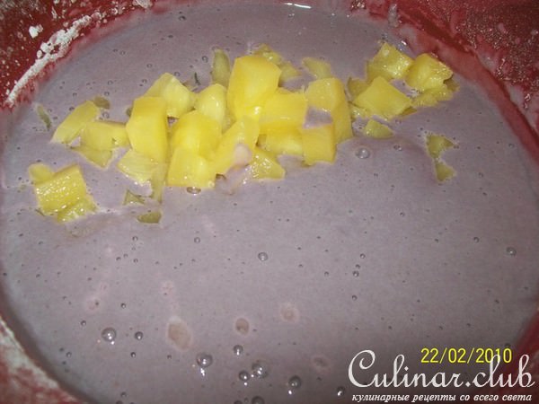 Пирог с ананасами и ежевикой