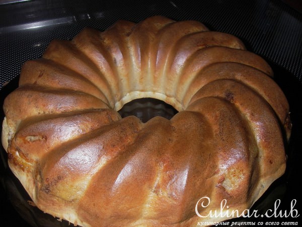 Заливной блинчатый пирог с яблоками и бананами