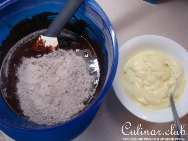Шоколадная выпечка со сливочным сыром.
