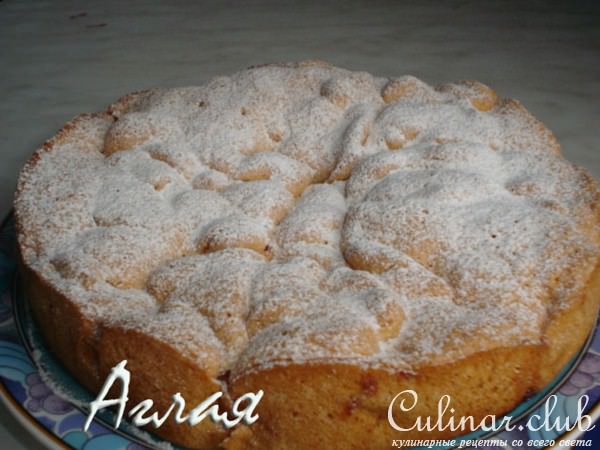 Шарлотка со сливами