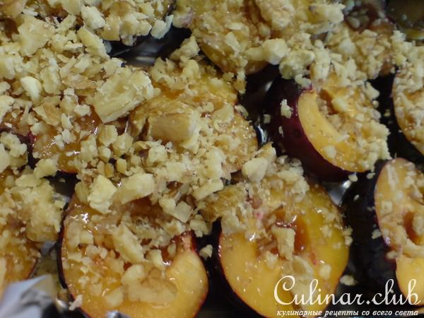Галета с печёными сливами в меду,с грецкими орехами и корицей
