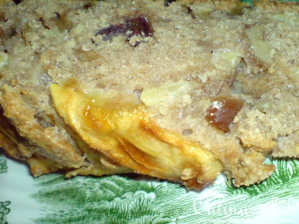 Яблочный пирог с финиками,орехами и корицей