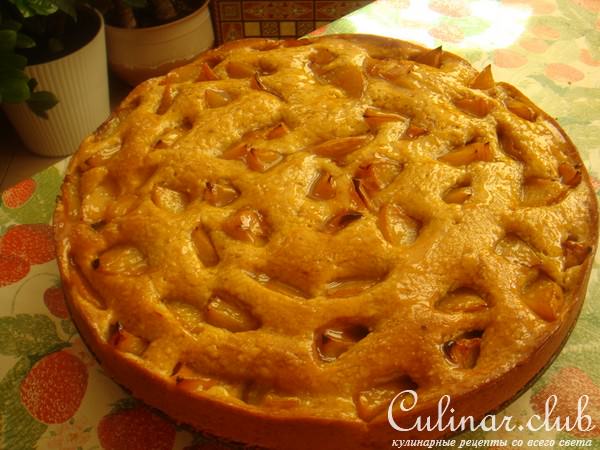 Ореховый пирог со сливами