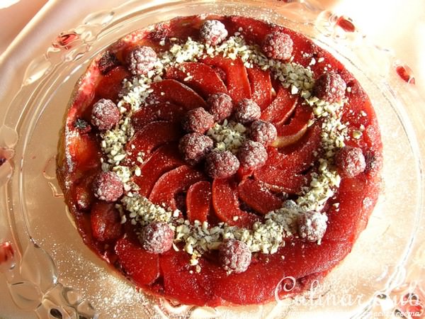 Малиновый татен с айвой и яблоками