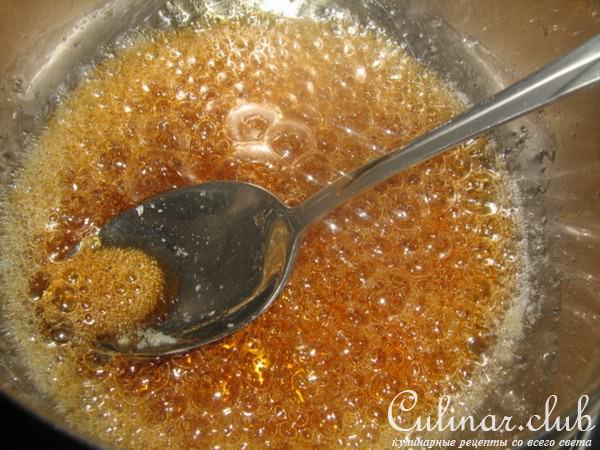 Пирог с грушами, шоколадом и карамелью
