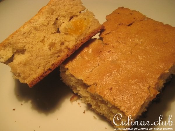 Сладкий пирог с кабачками и курагой на гречневой муке.