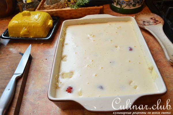 Клафути с клубникой, бананом и кешью
