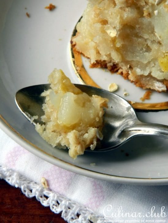 Диетический пирог с грушами и овсяными хлопьями