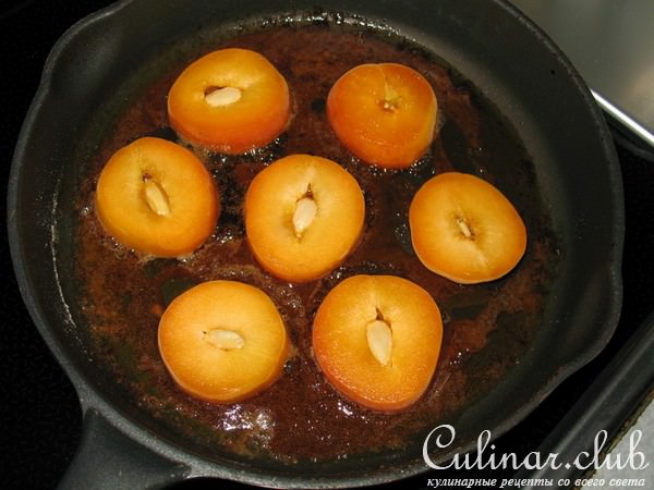 Перевернутый пирог (Tarte Tatin) с абрикосами.