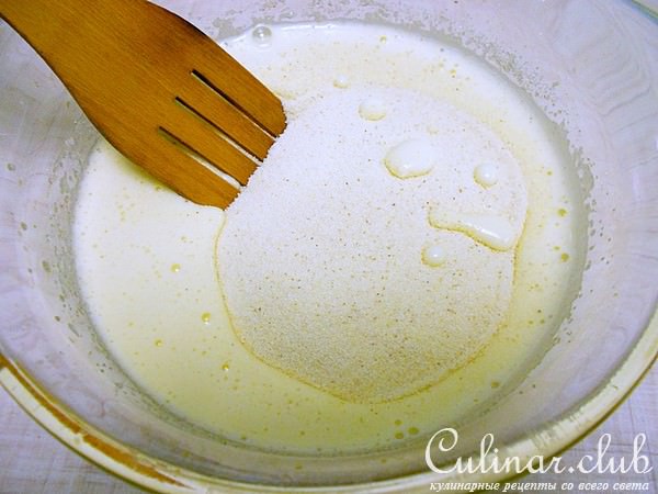 Манник со сметанным лимонно-лавандовым кремом.
