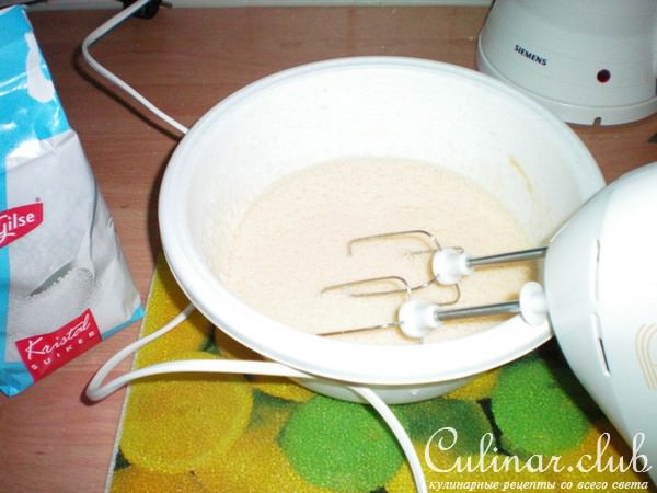 Карамельно-миндальный пирожок.
