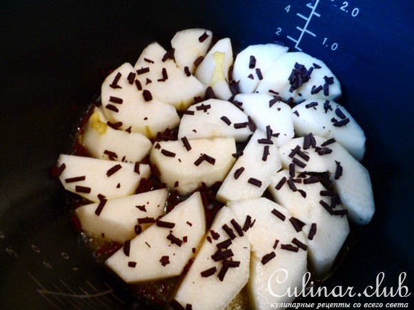 Пирог с грушами и шоколадом.