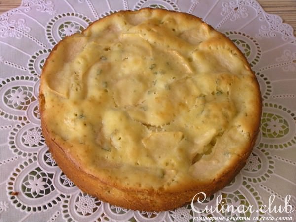 Яблочная шарлотка с мелиссой