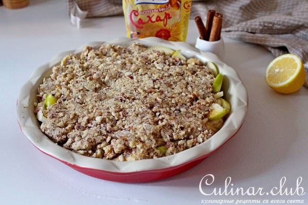 Пряный крамбл с яблоком и бананом