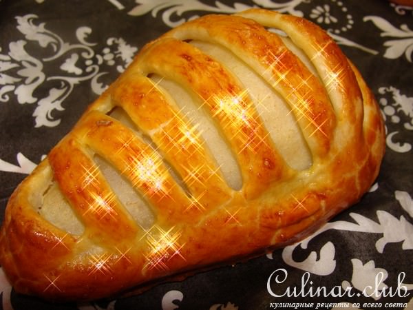 Груши в слойке, с начинкой из кураги, чернослива и орехов.