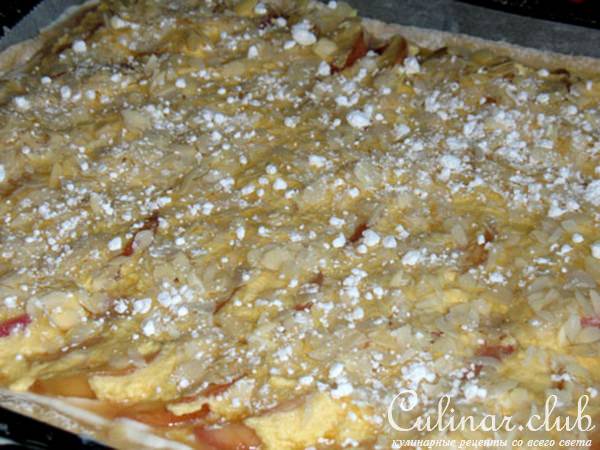 Пирог с творогом и персиками