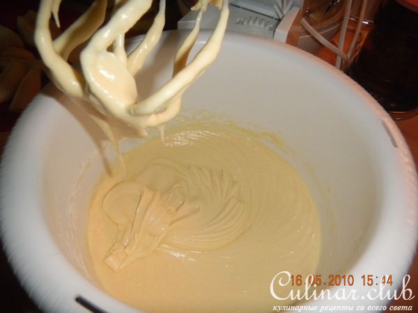 Влажный яблочный пирог с коричной пропиткой