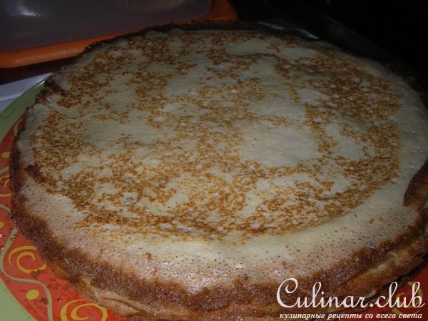 Заливной блинчатый пирог с яблоками и бананами