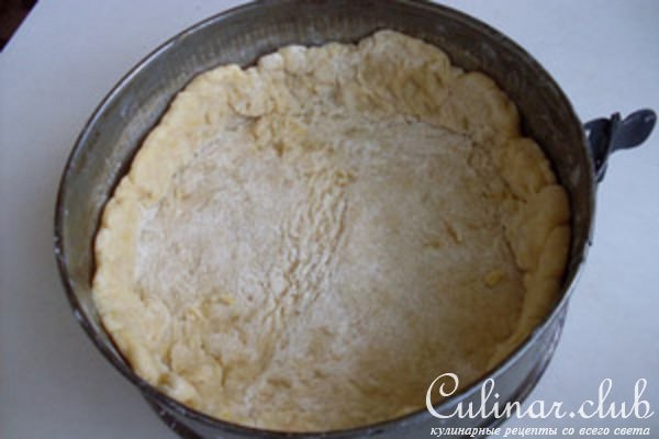Кростата с персиками и голубикой по-деревенски