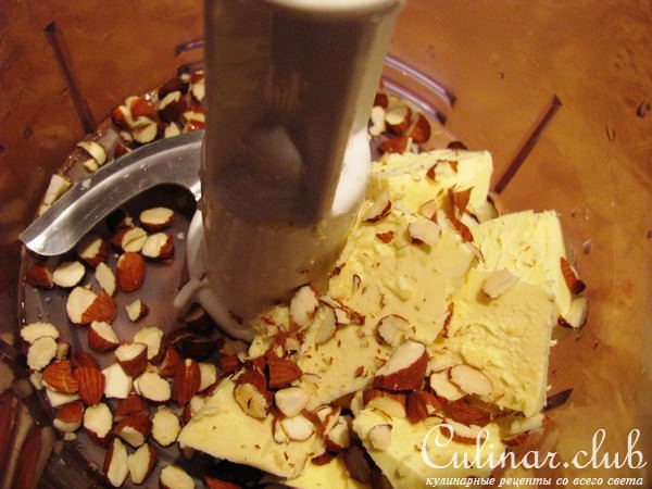 Малиново-шоколадный крамбль с миндальными орешками (для дуэли)