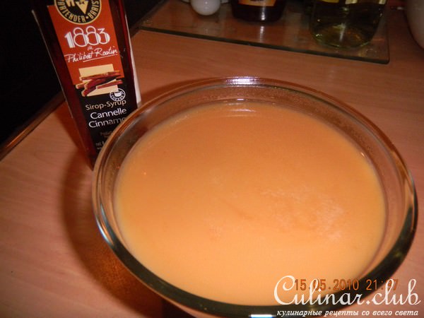 Влажный яблочный пирог с коричной пропиткой