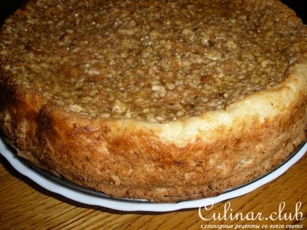 Творожный пирог с медом и орехами