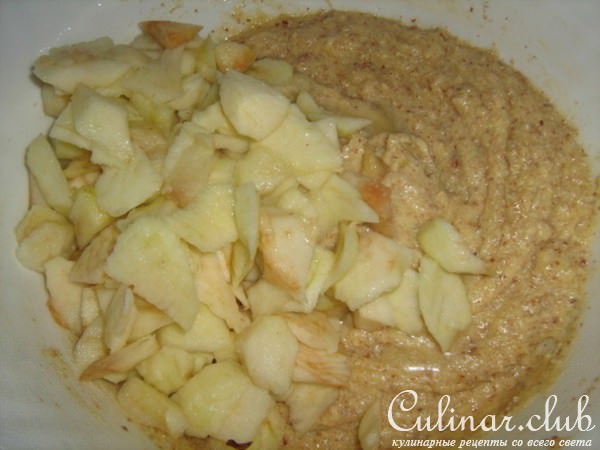 Яблочный пирог с миндальным кремом.