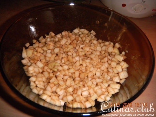 Влажный яблочный пирог с коричной пропиткой