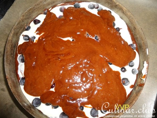 Пирог Брауни с творогом и ягодами