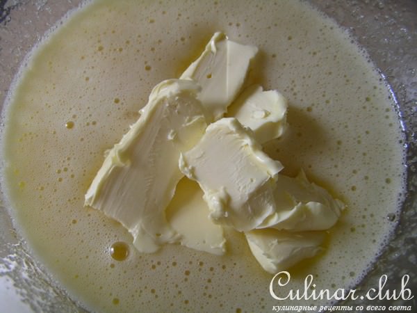 Яблочная шарлотка с мелиссой