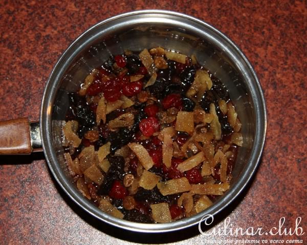 Рождественский пирог с орехами, сухофруктами, мандаринами и алкогольными нотками